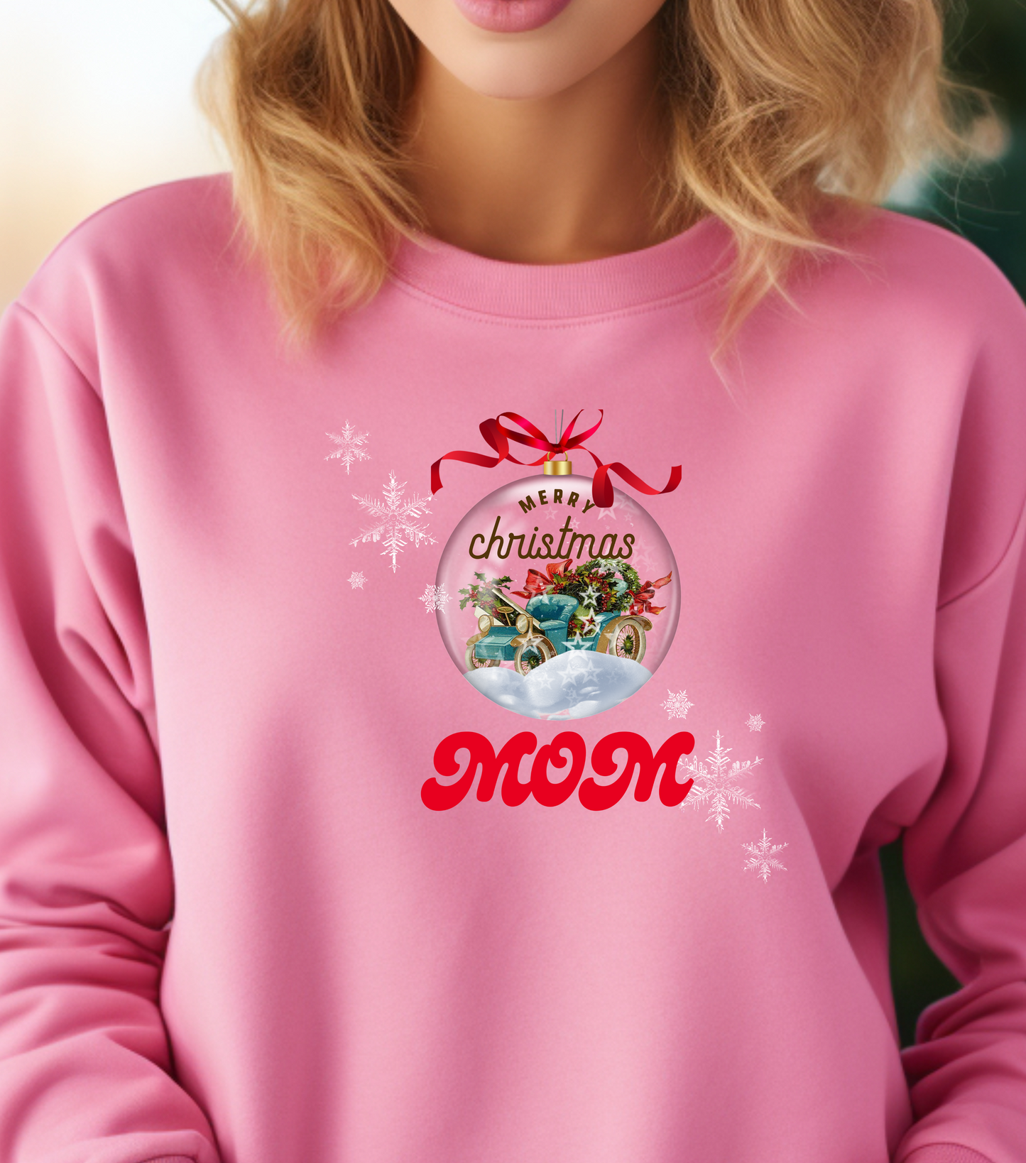 🎁 Merry & Mommin’ – Cozy Christmas Sweatshirt for Moms