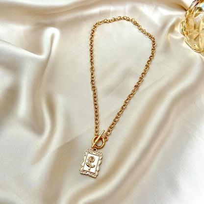 Exquisite Gold Pendant Necklaces for Women