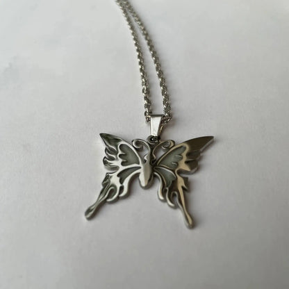 Collar de mariposa - Butterfly Glow Necklace